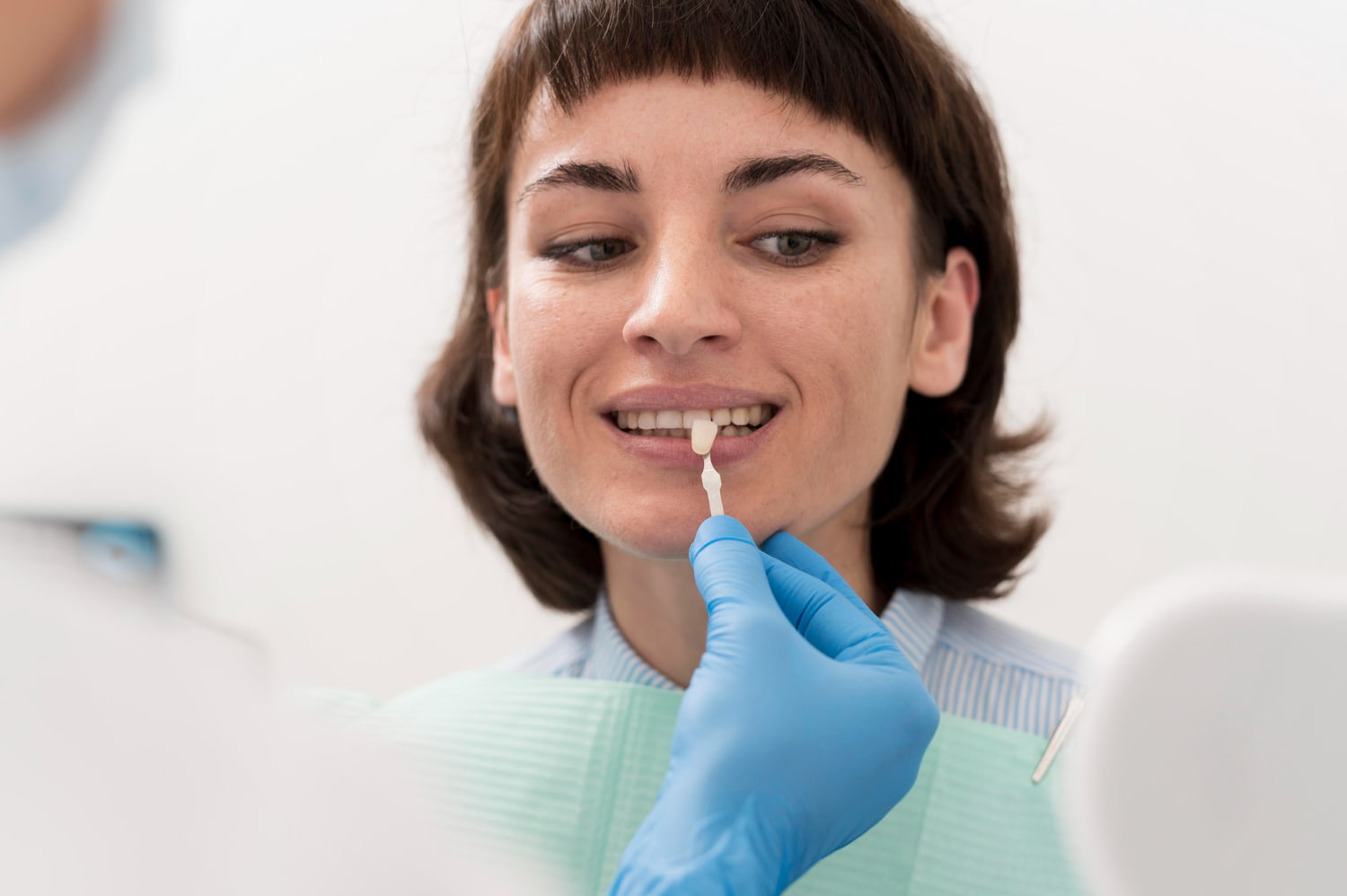 Mujer preparada para implante dental